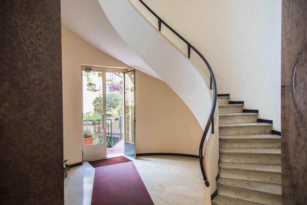 Hemeras Boutique Homes - Design Flats Near The City Center Милан Экстерьер фото